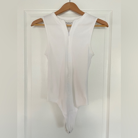 Abercrombie and Fitch White Sleeveless Bodysuit - Picture 2 of 4